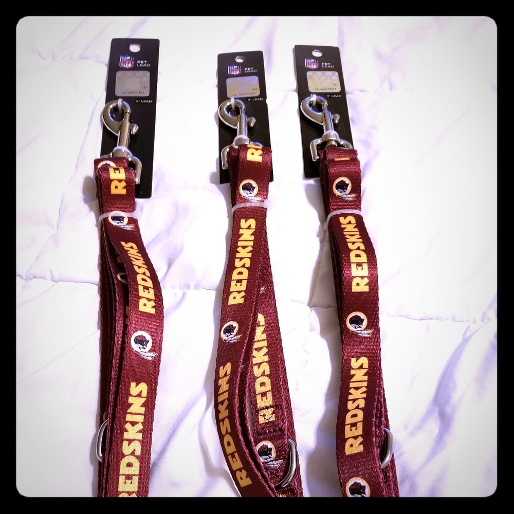 Redskins collar and leash  L left sold SEPARATELY
